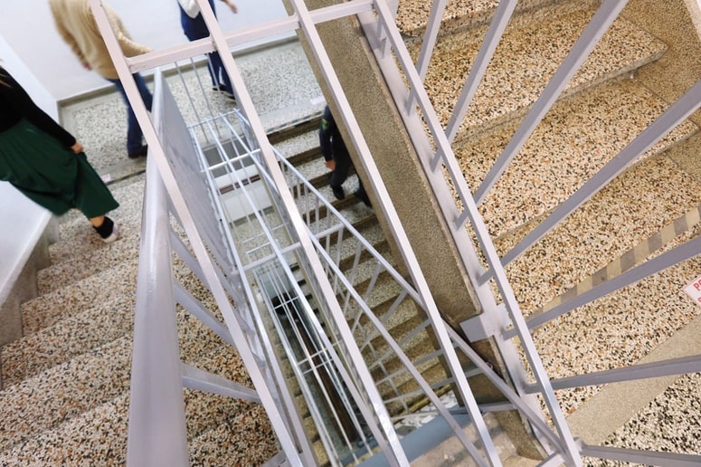 V stanovanjsko hišo v Celju je vlomil eden od osumljencev, dva sta stražila. 