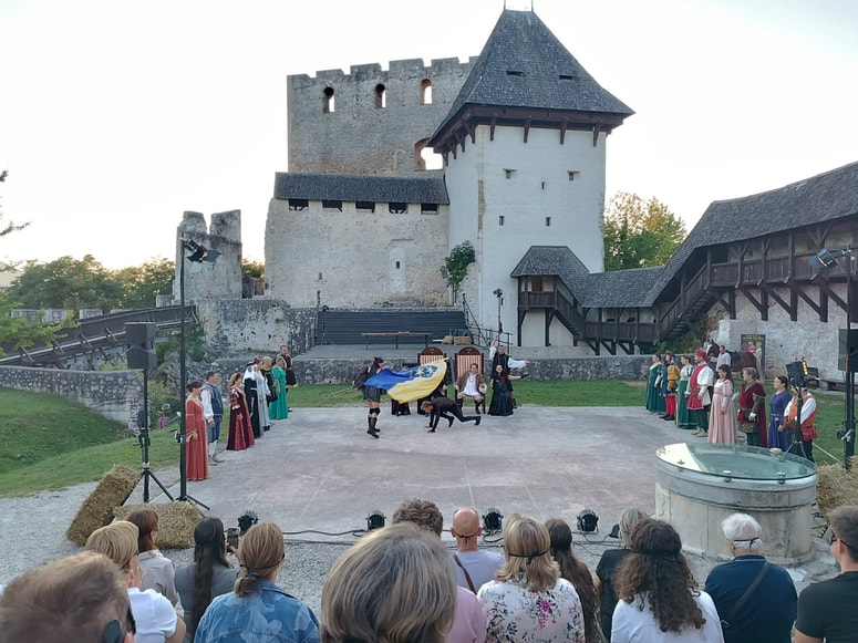 Predstava potopitvenega gledališča Celjski vsi