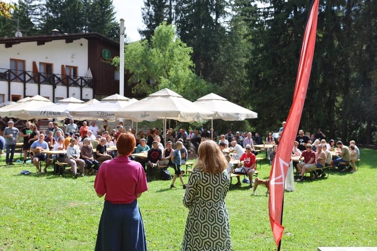 Druženje članov strank Levica in Vesna v Rakovem Škocjanu