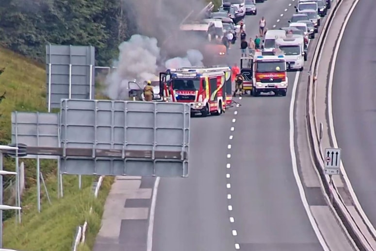 Goreče vozilo na štajerski avtocesti.