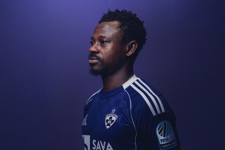 Jean Michaël Seri je že poziral v vijoličastem dresu.