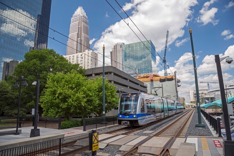 Irino Zarutsko je popoln neznanec zabodel na vlaku v mestu Charlotte v Severni Karolini. 