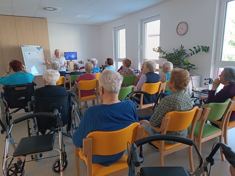 Dom za varstvo odraslih Velenje: iger za treniranje možganov se "študenti" radi udeležijo. 