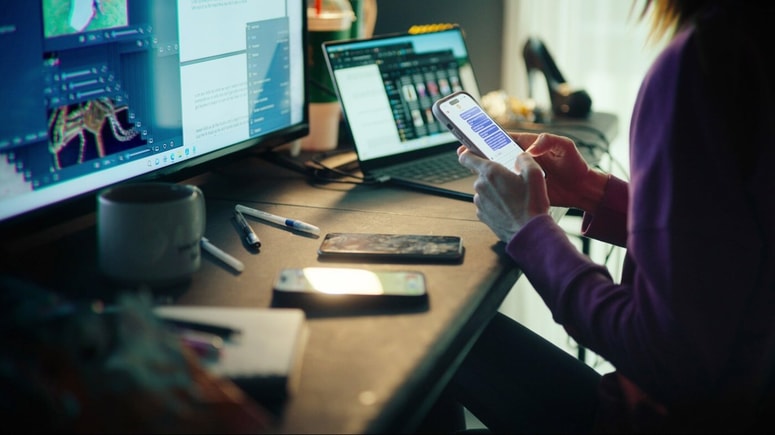 Zgodba sledi najstnici Lauryn Licari in njenemu fantu Owenu McKennyju, ki sta več mesecev prejemala anonimna, grozilna in manipulativna sporočila.