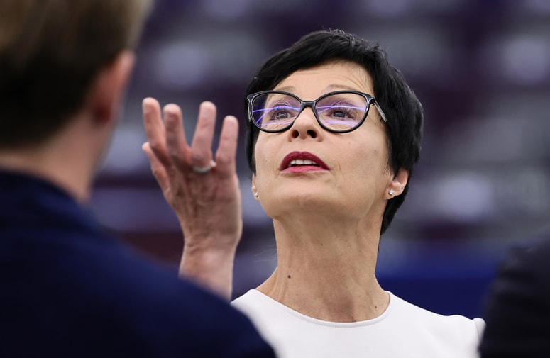 Za Marto Kos je eno leto v Evropski komisiji.