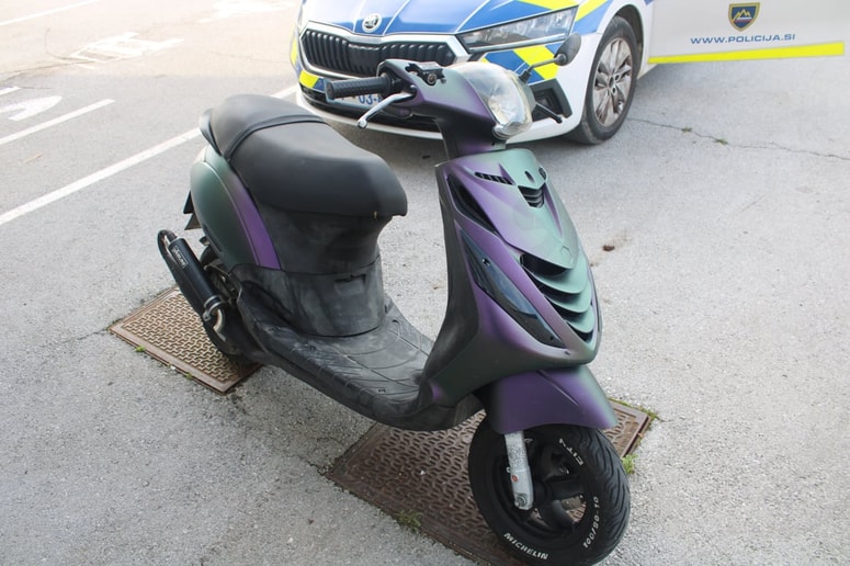 Skuter, ki so ga v Postojni zaradi predelav zasegli mladoletniku.