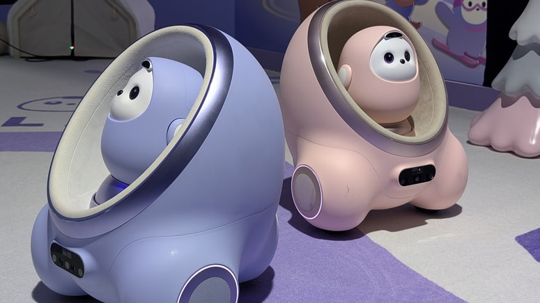 Modularni robot TCL Ai Me je zasnovan za komunikacijo z otroki.