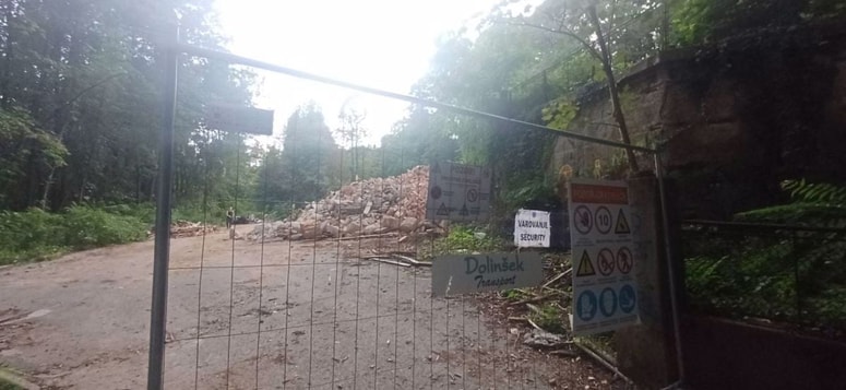 Ruševine na kraju, kjer je stal ljubljanski hotel Bellevue.