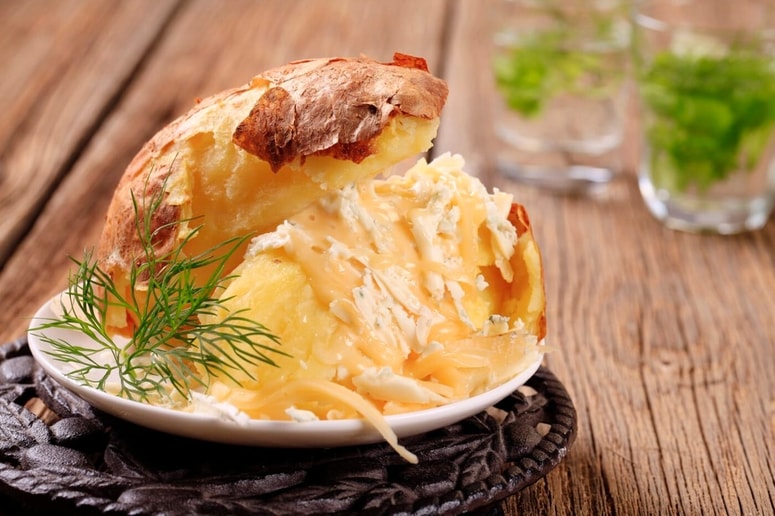 "Jacket potato" pozna že velik del Evrope, pa tudi ZDA, zdaj je jed obnorela še Zagreb. 