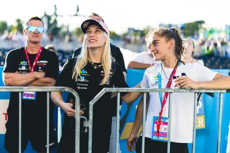 Selektor Gorazd Hren, Janja Garnbret in Lucija Tarkuš, ki si je zaradi koprskega finala v zadnjem hipu prislužila vozovnico za svetovno prvenstvo. 