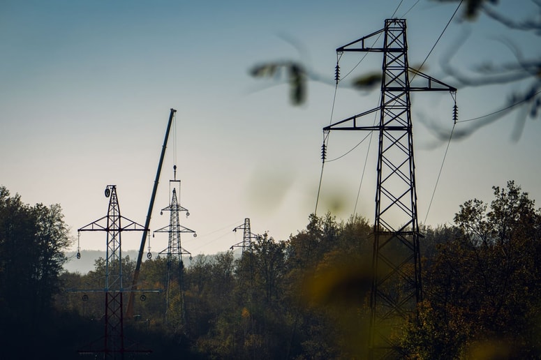Da bo omrežje kos izzivom prihodnosti – od razpršenih obnovljivih virov do električne mobilnosti – so nujne nadgradnje in posodobitve.
