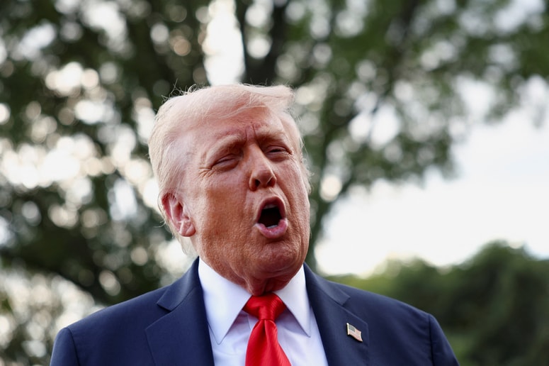 "Kot veste, je predanost Nata zmagi daleč od stoodstotne, in to, da nekatere države članice kupujejo rusko nafto, je šokantno," meni Trump