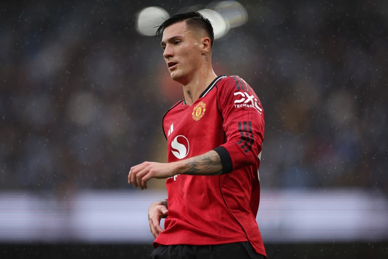 epa12376734 Manchester United's Benjamin Sesko looks on during the English Premier League soccer match between Manchester City and Manchester United, in Manchester, Britain, 14 September 2025. EPA/ADAM VAUGHAN EDITORIAL USE ONLY. No use with unauthorized audio, video, data, fixture lists, club/league logos, 'live' services or NFTs. Online in-match use limited to 120 images, no video emulation. No use in betting, games or single club/league/player publications. 
