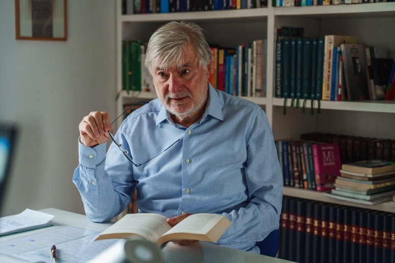 "Ena od priprav na tretjo svetovno vojno je brisanje spomina, ki temelji na protifašističnih vrednotah. Če se uveljavi prepričanje, da je moč edino merilo in da so nekateri narodi, posamezniki ali skupnosti več vredni od drugih, smo na nevarni strmini."