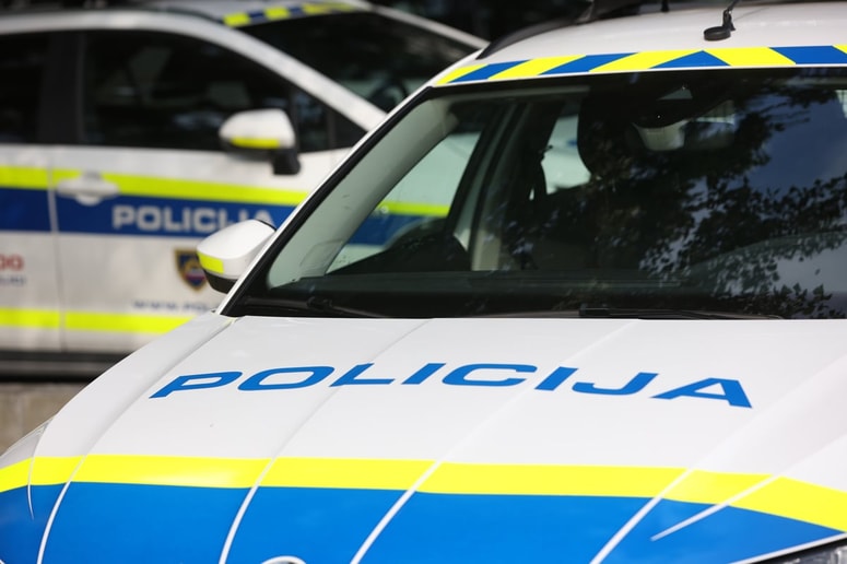 Najprej vpletena nista klicala policije, nato je peško začelo boleti ... 