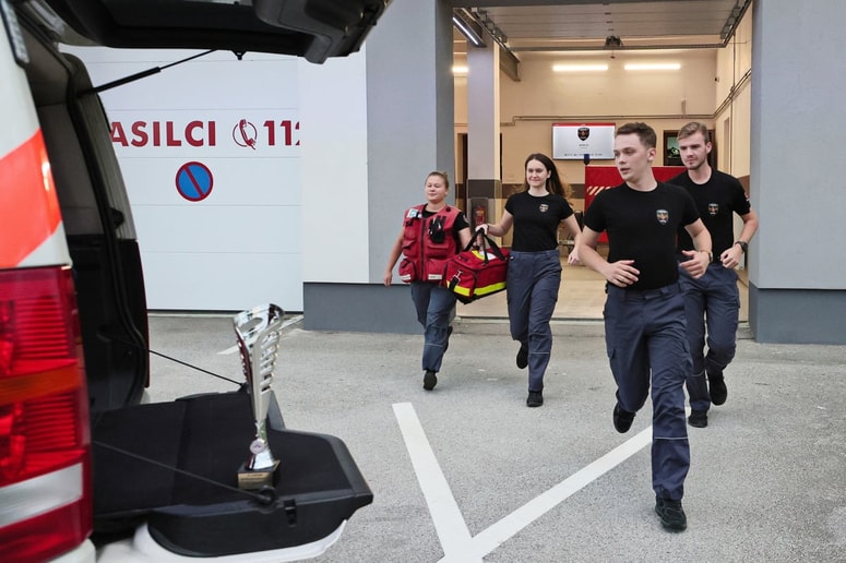 So dobro uigrana ekipa, saj se med seboj tudi dobro poznajo, vedo, kaj so prednosti vsakega od njih. 