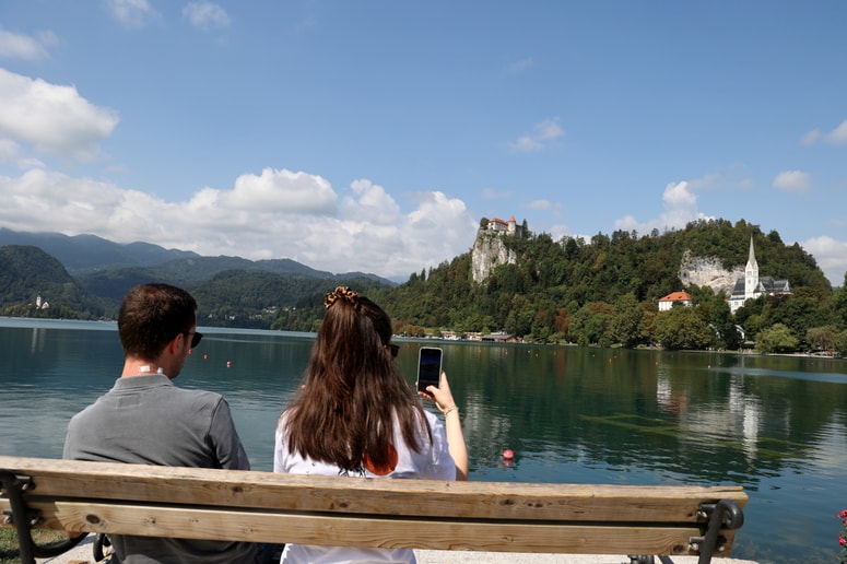 Finka je razkrila, da je za morda najboljši obrok v restavraciji, kar jih je kdaj imela, ob obali Blejskega jezera plačala zgolj 18 evrov.