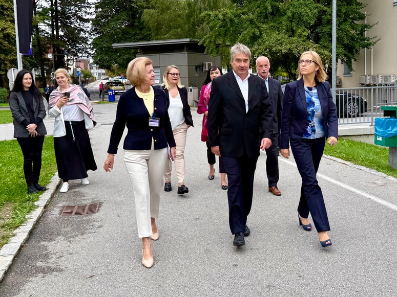 Koroško bolnišnico je ob svetovnem dnevu varnosti pacientov obiskala ministrica Valentina Prevolnik Rupel. 