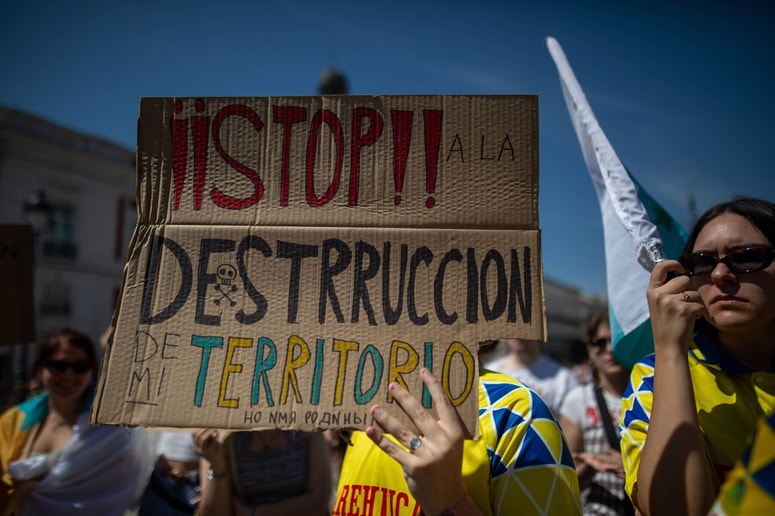 Protest proti množičnemu turizmu na Kanarskih otokih. 