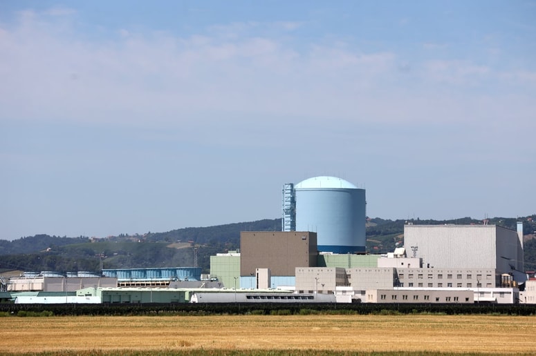 Slovenija je Hrvaški poslala uradni predlog za gradnjo nove skupne jederske elektrarne v Krškem. 