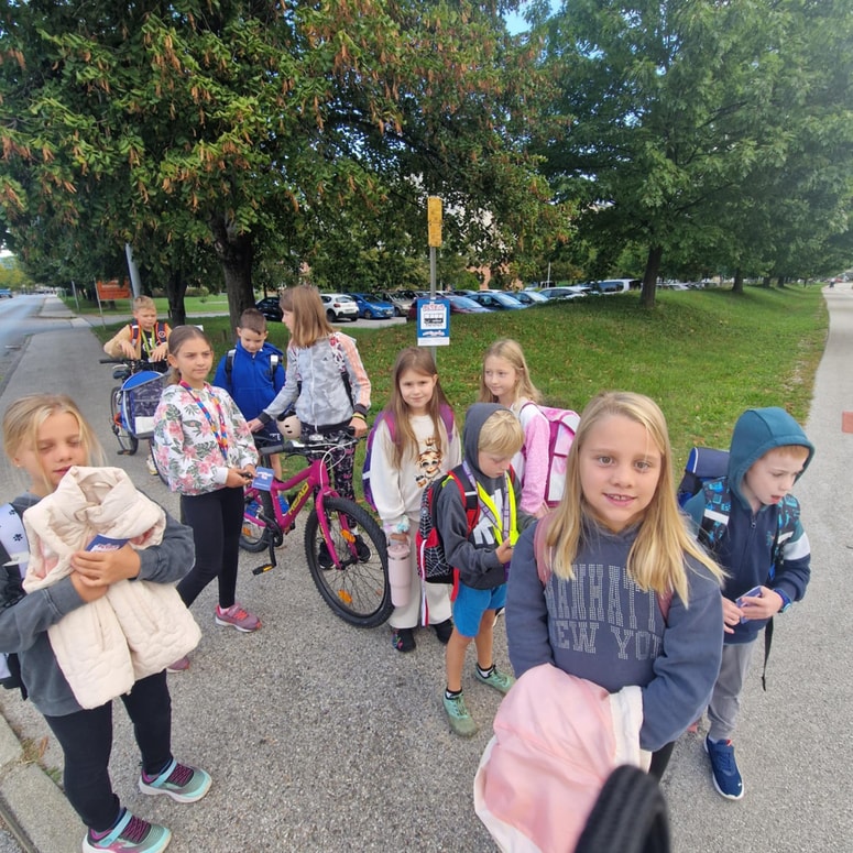 Projekta Pešbus in Bicivlak, ki ju izvajajo na OŠ Leona Štuklja, nista zgolj obliki mobilnosti, ampak tudi priložnost za povezovanje, druženje in utrjevanje medsebojnih odnosov