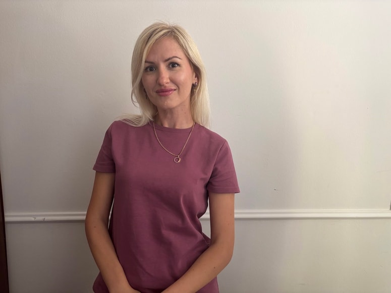 Julia iz Černigova je v treh letih v Sloveniji usvojila slovenščino, opravila izpit A2 in danes samozavestno gradi novo življenjsko pot v Mariboru. 