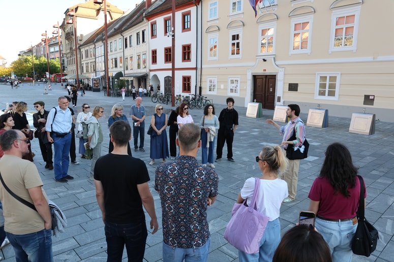 Na poti med galerijami s kustosom Juretom Kirbišem 