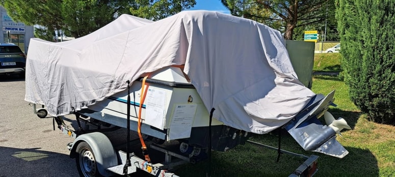 Glavna fotografija članka:(FOTO) S čolnom na parkirišče bolnišnice