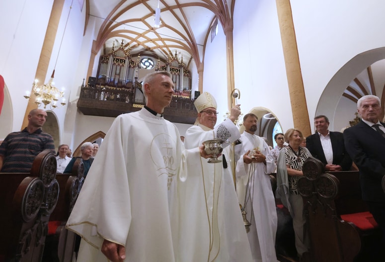 Mašo je vodil nadškof metropolit Alojzij Cvikl ob somaševanju duhovnikov iz vse škofije. 