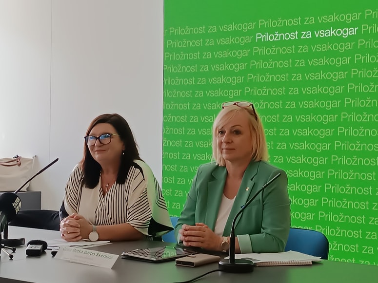 Vodja celjske območne službe zavoda za zaposlovanje Mateja Cvelfar ter direktorica zavoda za zaposlovanje Greta Metka Barbo Škerbinc 