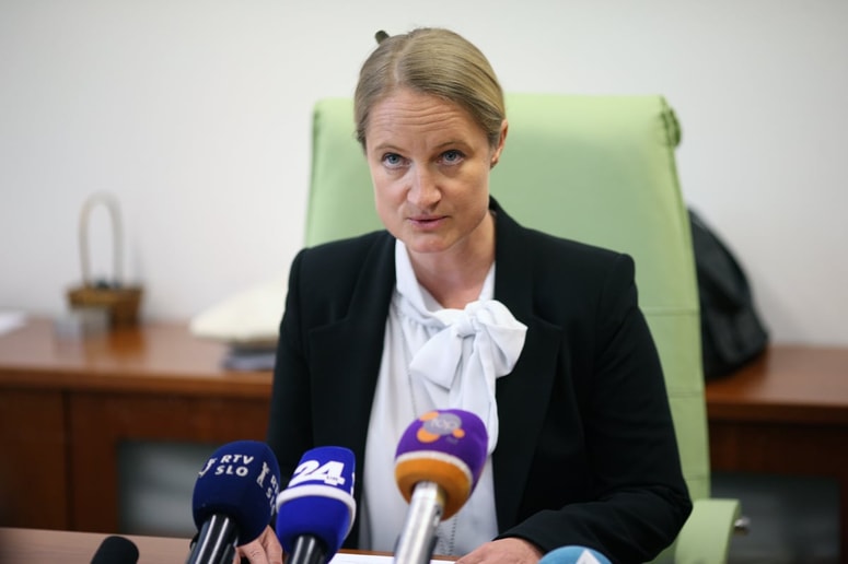 Ljubljansko višje sodišče je ugodilo sodnici Vesni Pavlič Pivk in jo izločilo iz sojenja veliki kriminalni združbi, ki naj bi bila na veliko trgovala z drogo. 