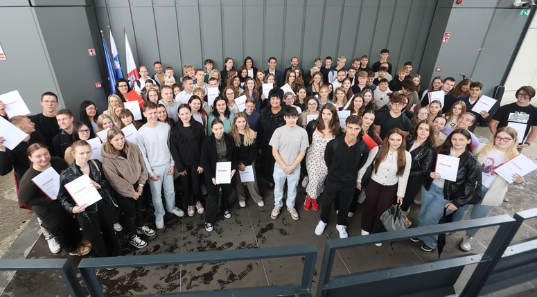 Na poklicni maturi je bilo 69 odličnih maturantov, zaključni izpit je z odliko opravilo 83 dijakov, na splošni maturi je bilo odličnih maturantov 40, na mednarodni maturi pa 28.