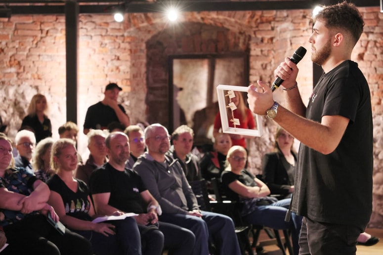 Znanost je lahko tudi, kako znanost na kratko in enostavno pojasniti. 