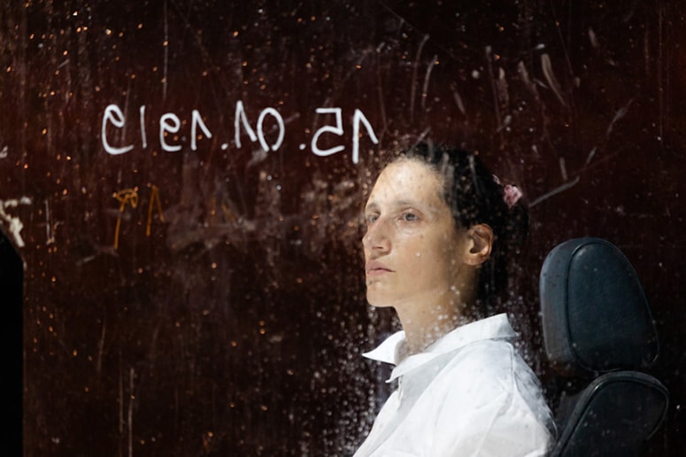 Miranda Trnjanin v uprizoritvi Država 