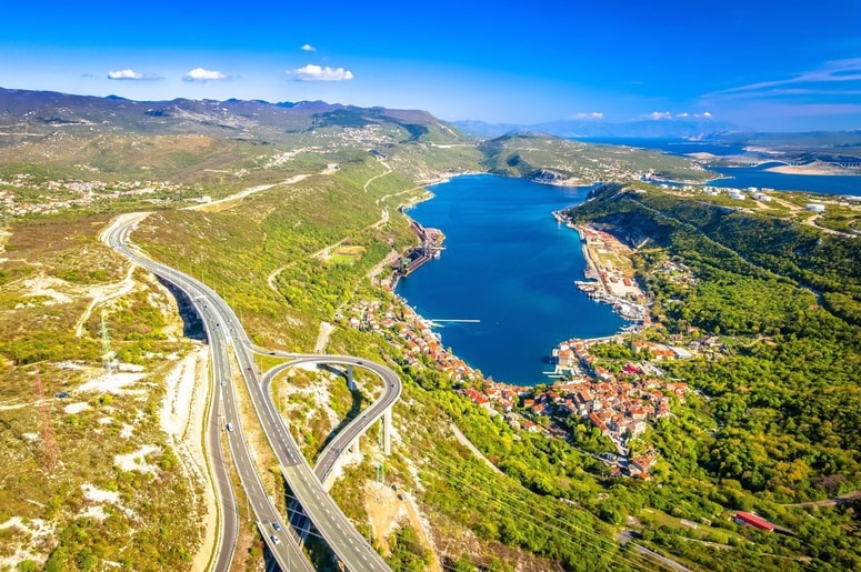 Filipinka je po avtocesti vozila v napačno smer.