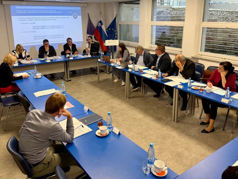 "Nimamo mladih ljudi, ki bi prihajali. Ko vidijo, kakšno je delo, se ne odločijo," je na seji pojasnjeval direktor Vladimir Topler.