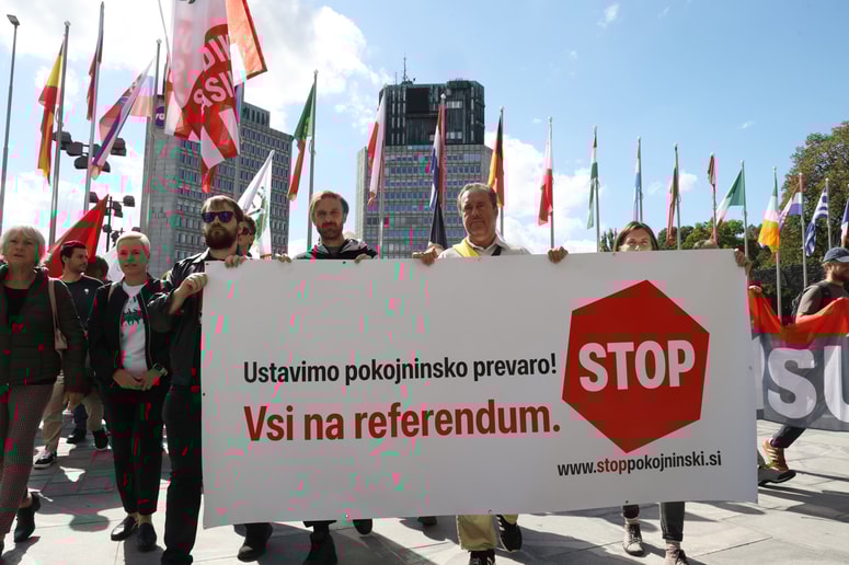 Podpise za zahtevo za izvedbo referenduma je Delavska koalicija v DZ vložila pretekli teden.