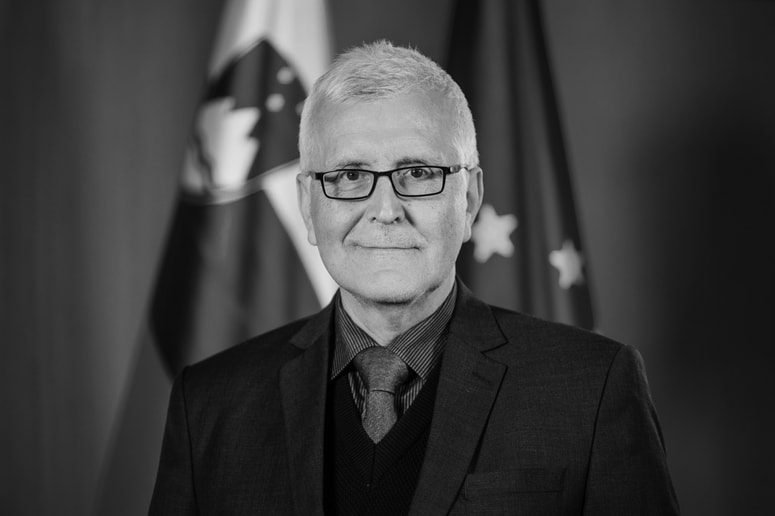 Vojko Kuzma se je leta 1960 rodil v Mariboru. 