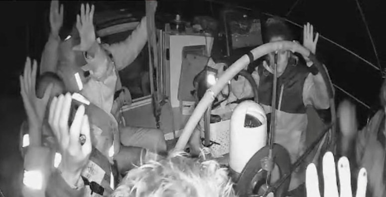 Posnetek članov flotilje ob posredovanju izraelske vojske