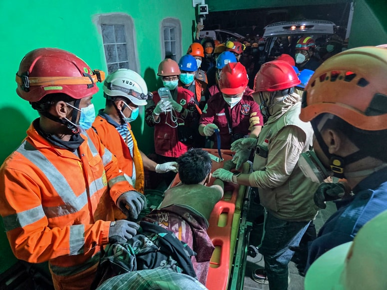 Reševalna akcija bo potekala vsaj še do ponedeljka.