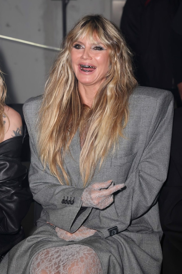 Heidi Klum je pod plaščem nosila povsem prosojno obleko, a pozornost so ta večer ukradli njeni zobje. 