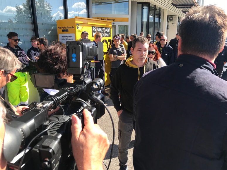 Saša Gržinič svojega problema ne želi postavljati v ospredje, saj so pred sindikati bolj pomembna pogajanja o novi kolektivni pogodbi.   