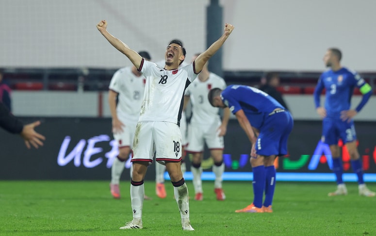 V Leskovcu so se veselili Albanci. 