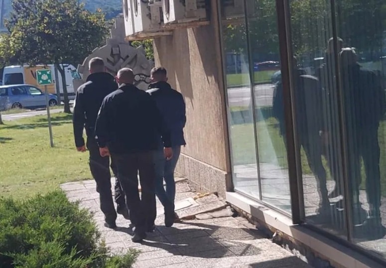 Na koprskem sodišču se je nadaljeval sodni postopek proti 19-letnemu tujcu, ki je lani v nekaj dneh v Izoli nadlegoval več mladih žensk. 