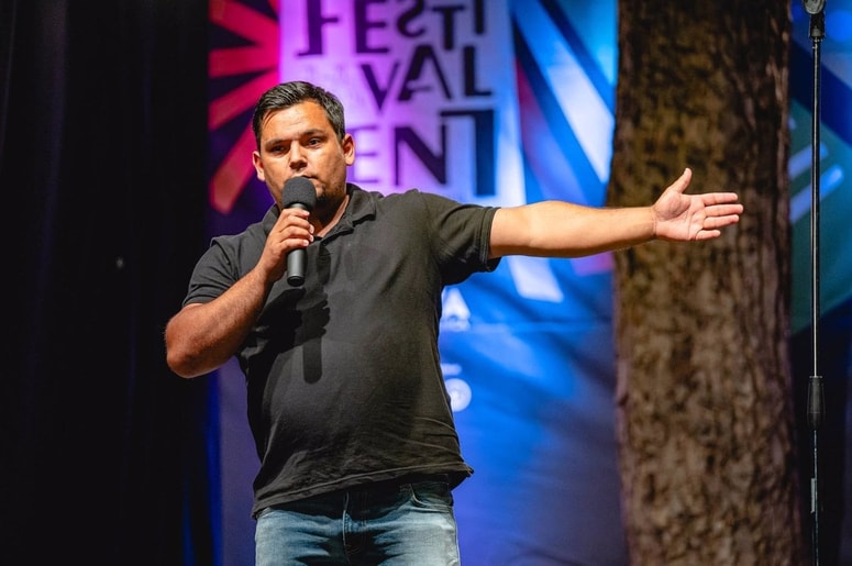 Nastopil bo tudi Andrej Bakreni, prvi in hkrati edini romski komik v Sloveniji.