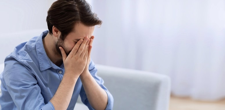 Eden najpogostejših znakov so težave s spanjem. 