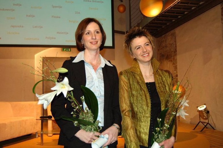 Prvi prejemnici priznanja nacionalnega programa L'Oréal-UNESCO »Za ženske v znanosti« Mirijam Vrabec in Luca Lovrečić.  