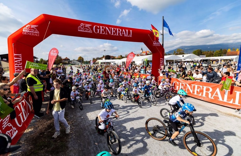 Glavna fotografija članka:Tadej Pogačar s podporo zavarovalnice Generali poskrbel za kolesarski praznik