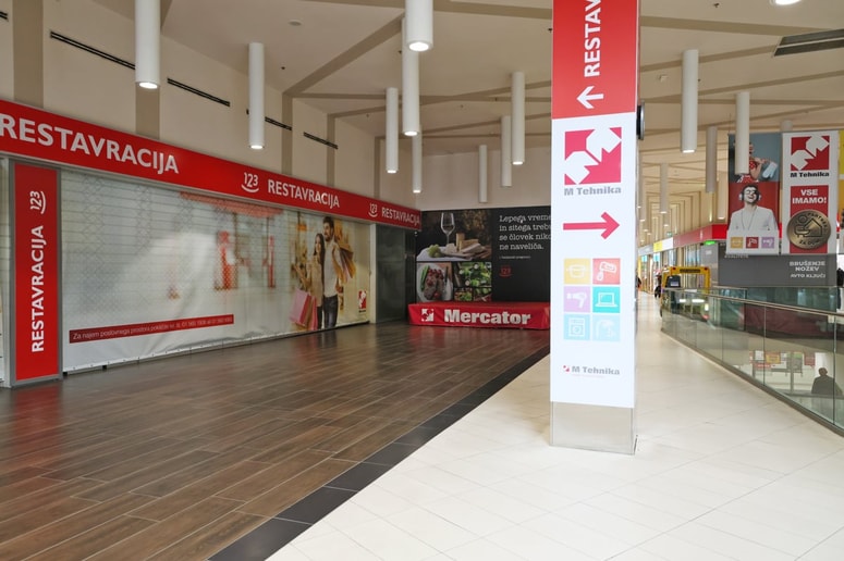 Iz oddelitvenega načrta Mercatorja je razbrati, da se na novi družbi prenese vse nepremično premoženje, od lastnih trgovin do trgovskih stavb, ki jih oddaja tretjim osebam, in tudi zemljišč oziroma nepremičnin, ki jih ima v lasti in še nimajo določene dejavnosti.