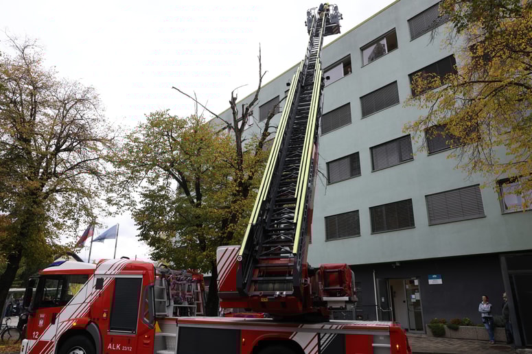 "Gasilci so bili hitro tukaj, nudili pomoč, v šestih, sedmih minutah je bil dom že prazen," je ocenil Mladen Popovič.